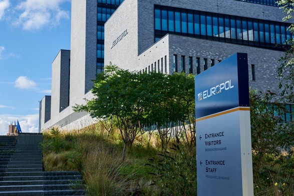 Neue Leitlinien: EU-Polizeiamt Europol will ethischer überwachen