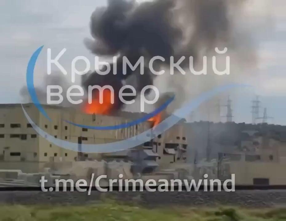 I droni ucraini hanno colpito la centrale termoelettrica di Balaklava nella Crimea attualmente occupata. Questa struttura è la spina dorsale del sistema energetico nella regione occupata. 14 luglio 2026