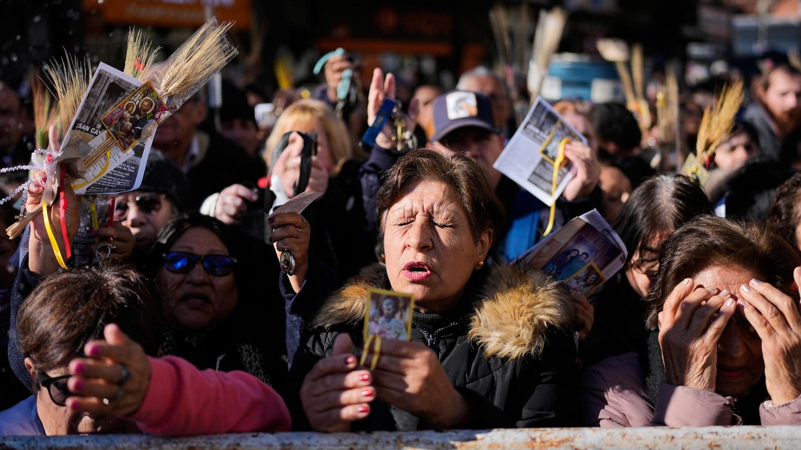 Argentines pray that Pope Leo's visit alleviates their economic stress